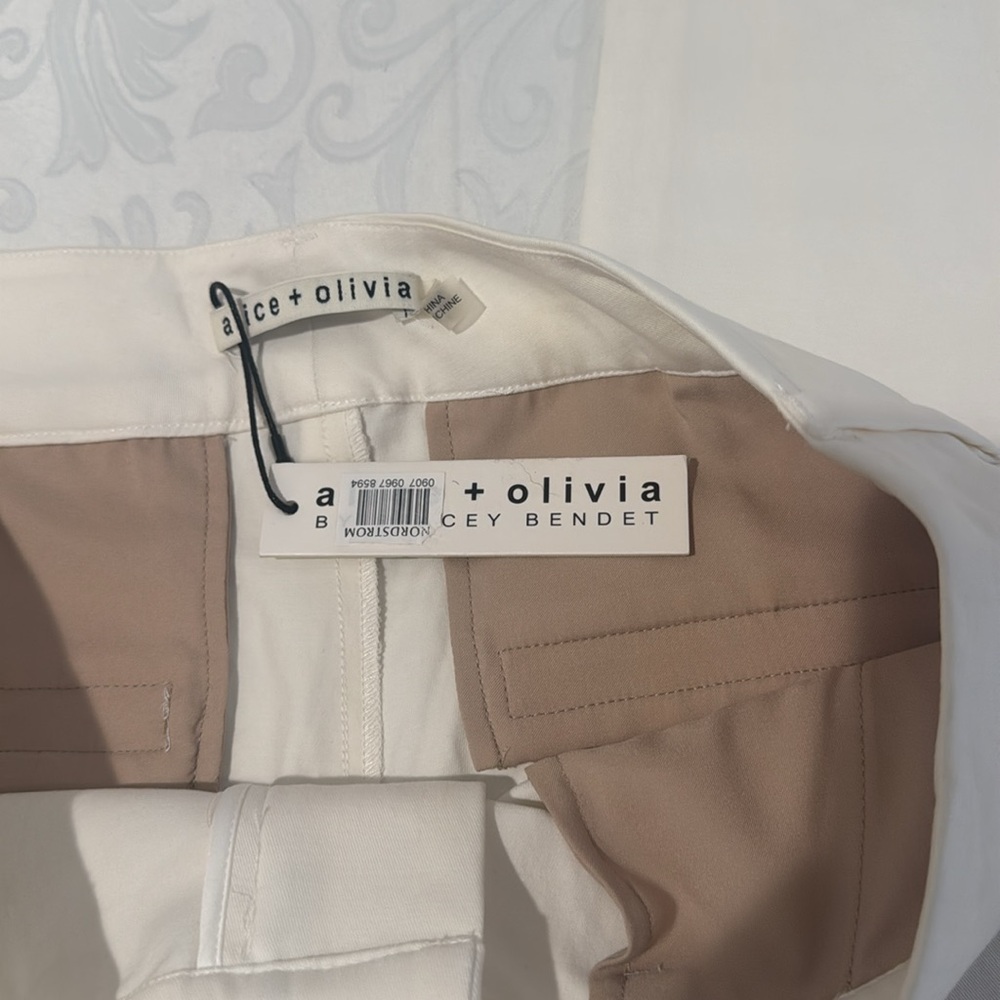 Alice + Olivia “Janis” Low Rise Crop Flare Pants. Ladies 6 - Picture 8 of 16